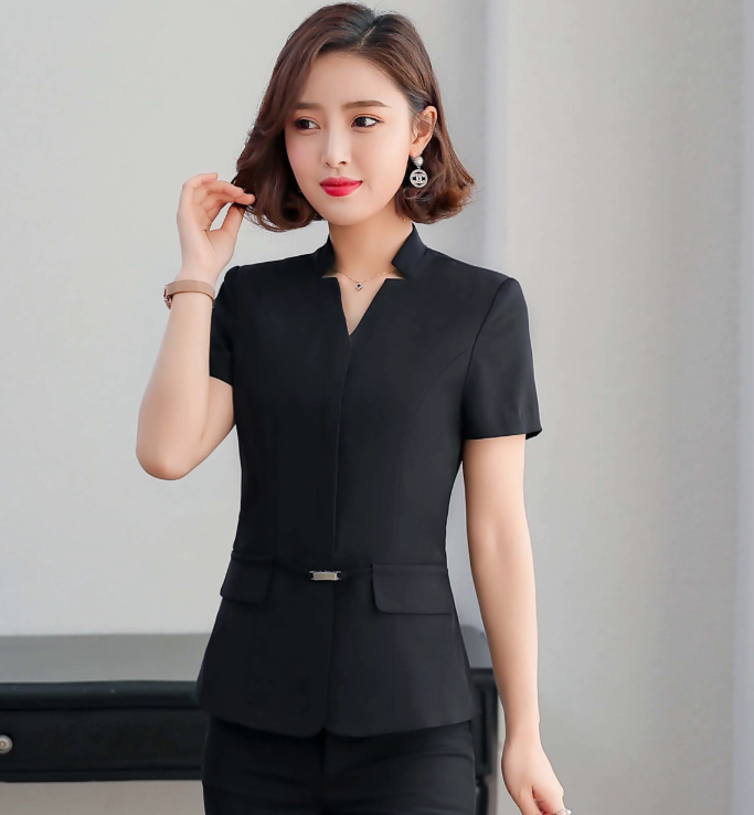 工作服定做及要考慮實(shí)用性，還要考慮美觀性。